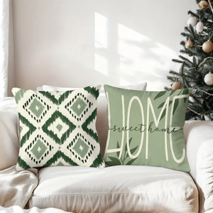 Những chiếc gối có họa tiết màu xanh lá cây ấm cúng trang trí phòng khách trong dịp lễ hội, cùng với những chiếc tất Giáng sinh và những chiếc gạc tuần lộc. - Product Image 3