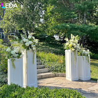 LEDA Custom PVC Gegraveerde Bruiloft Romeinse Zuil Pilaar Feest Banket Wegwijzer Stand voor Bruiloftdecoratie Bloemdecoratie