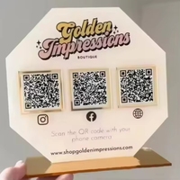 Signe acrylique avec code QR personnalisé pour Facebook Instagram Présentoir de table portable pour le balayage des médias sociaux et la publicité polie