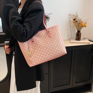 กระเป๋าถือหรูหราสำหรับผู้หญิง กระเป๋าโท้ทใบใหญ่ แฟชั่น จุของได้เยอะ เหมาะสำหรับวันหยุดพักผ่อน กระเป๋าสะพายไหล่ผู้หญิง - Product Image 3