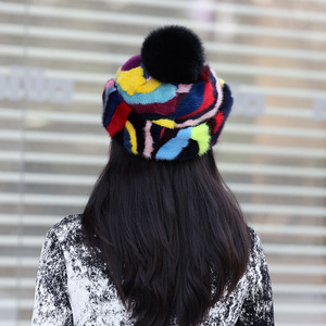 Casquettes en <span class=keywords><strong>fourrure</strong></span> de vison véritable Chapeaux de mode en <span class=keywords><strong>fourrure</strong></span> pour femmes multicolores Chapeaux chauds d'hiver colorés avec <span class=keywords><strong>pompon</strong></span> - Product Image 3
