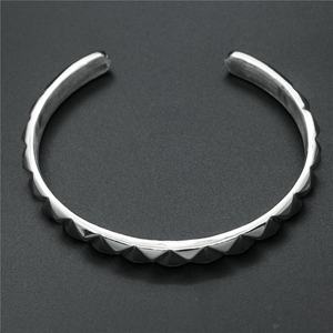 Pulsera Grabada Personalizada al por Mayor, Brazalete Abierto de Banda Delgada con Coordenadas Personalizadas, Joyería de Acero Inoxidable para Hombre - Product Image 2