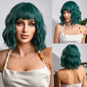 Prix de gros Perruque synthétique pour femme 14 pouces, couleur Or 613, effet ondulations aquatiques, avec frange, style Bob bouclé et Pixie courte - Product Image 6