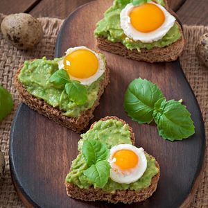 Moule à œufs en acier inoxydable antiadhésif avec poignée en silicone, formes variées (cœur, rond, fleur, étoile), vente en gros - Product Image 4