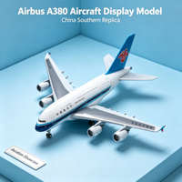 Maquette d'exposition Airbus A380 China Southern Airlines avec carrosserie blanche, aile arrière bleue, logo rouge Kapok, quatre moteurs et train d'atterrissage