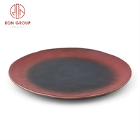 Assiettes de table rondes en terre cuite, dégradé rouge et noir, modernes, pour la restauration et le service alimentaire en cuisine