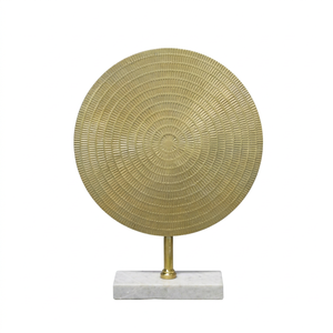 Sculpture de table ronde en métal gaufré sur marbre finition or décoration de table de luxe et sculpture en aluminium de table d'hôtel - Product Image 1