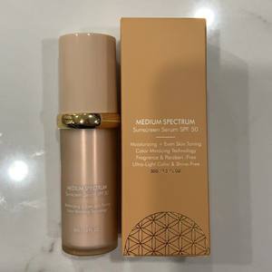 Base de Maquillaje 4 en 1 con Cambio de Temperatura Biónico, Ligera, Delgada, Corrector, Hidratante, Nutritiva, Polvo que No se Pega - Product Image 1