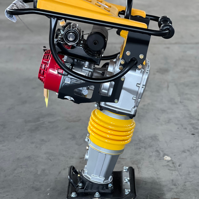 Gasoline Engine GX160 Powered Tamping Rammer R80 Rammer for sale