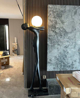 Lampadaire LED moderne style nordique, sculpture humaine, design boule lumineuse en résine, pour hôtel, salon, chambre à coucher, décoration