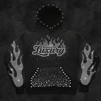 Jean cargo en denim Y2K marron avec patch 3D de qualité, motif flamme numérique en strass et cristaux, imprimé graphique, effet vieilli et orné de pierres précieuses