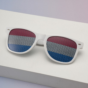 Lunettes de soleil à petit trou avec autocollants drapeaux des 32 meilleurs pays du monde et de la Coupe du Monde 2026 (États-Unis, Canada, Mexique) - Product Image 6