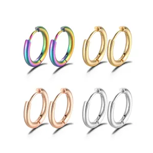 Sampel Gratis 2022 Anting-Anting Hoop Chunky Bulat Desain Sederhana Baja Tahan Karat untuk Wanita Pria Anting-Anting Lingkaran Berlapis Emas 18K