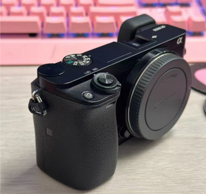 Appareil photo numérique d'occasion original, style télémètre, sans miroir, Alpaha A6000, boîtier d'appareil photo A6000 - Product Image 1