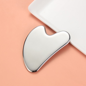 Commercio all'ingrosso in acciaio inossidabile <span class=keywords><strong>Gua</strong></span> Sha strumento di massaggio raschiatura facciale Logo personalizzato in metallo acciaio inossidabile a forma di cuore GuaSha Set - Product Image 6