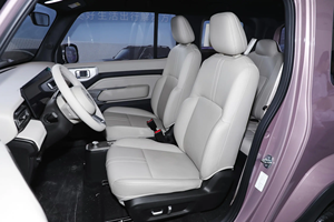 Vehículo Eléctrico Puro Wuling Yue 2023 <span class=keywords><strong>de</strong></span> Segunda Mano en Venta, Autonomía NEDC <span class=keywords><strong>de</strong></span> 301-400 km, Kilometraje <span class=keywords><strong>de</strong></span> 20200 km, SUV Pequeño - Product Image 5