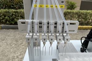 Máquina de Llenado de Líquidos Automática de Precisión CX-YD6 de 0.1-10 ml, Controlada por PLC, con Motor y Bomba para Botellas de Plástico/Vidrio - Product Image 5