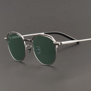 Gafas de Sol de Titanio de Moda, de Lujo, con Logotipo Personalizado, Cat3 UV400, Gafas de Sol Polarizadas de Lujo Italianas - Product Image 1