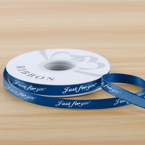 ริบบิ้นโพลีเอสเตอร์พิมพ์ลายตามสั่งสุดหรู พร้อมโลโก้แบรนด์ สำหรับห่อของขวัญและตกแต่งกล่องเสื้อผ้า - Product Image 3