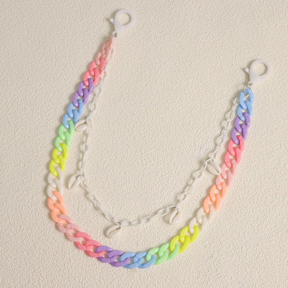 Cadena para pantalones con concha blanca.