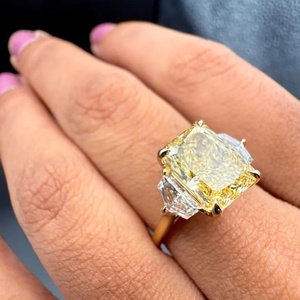 Bague en or massif 9/18 carats certifiée IGI avec diamant jaune de laboratoire taille émeraude, bague fantaisie en diamant jaune vif, bague en diamant jaune cultivé en laboratoire - Product Image 5