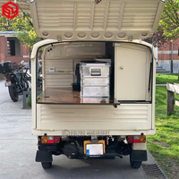 Chariot de bar extérieur Ape Food Truck Voiture de crème glacée à vendre Tricycle électrique 3 roues Tuk Tuk Food Truck électrique personnalisé