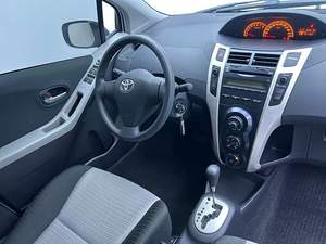 Offre Spéciale – Voiture à Essence <span class=keywords><strong>Toyota</strong></span> <span class=keywords><strong>Yaris</strong></span> 1.6E Automatique CVT 2011 de Haute Qualité, Vitesse Maximale 180 km/h, Idéale pour Adultes - Product Image 4