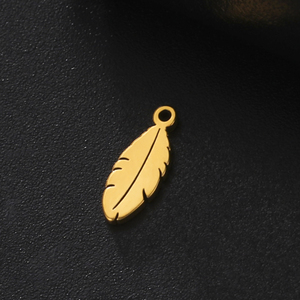 <span class=keywords><strong>Mini</strong></span> 18K plaqué or en acier inoxydable plume pendentif à breloques Style mignon bijoux à bricoler soi-même faisant des fournitures pour collier et Bracelets - Product Image 1