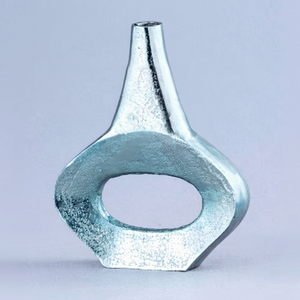 Nouveau vase à fleurs artisanal en aluminium texturé, style côtier, pour la décoration de la maison et du bureau - Product Image 1