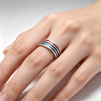 Bague large en acier inoxydable avec accent rainuré rouge, bague bicolore brossée, bijoux de mode en stock, vente en gros