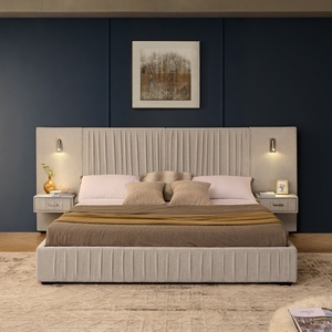 <span class=keywords><strong>Lit</strong></span> King Size en Tissu Chenille Beige au Design Unique avec Table <span class=keywords><strong>de</strong></span> Chevet et Tête <span class=keywords><strong>de</strong></span> <span class=keywords><strong>Lit</strong></span> Plissée Rembourrée - Product Image 2