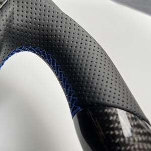 Volant en fibre de carbone au design classique CCExcellent pour <span class=keywords><strong>Ford</strong></span> EcoSport/<span class=keywords><strong>Kuga</strong></span>/MK3 - Product Image 3