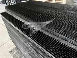 Barrera para pájaros ROHS CE, pieza de malla plana de panel solar galvanizado recubierto de PVC negro de 1/2 pulgadas para panel solar Critter Guard Bird Blocker - Product Image 3