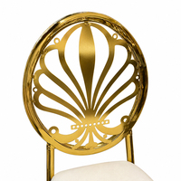 Chaises de banquet Chiavari élégantes en métal doré électro-plaqué et rembourrées de tissu blanc pour les événements d'hôtels, de mariages et de fêtes