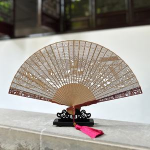 Fatingna Laofumen-Suzhou <span class=keywords><strong>Abanico</strong></span> plegable de madera birmana <span class=keywords><strong>Abanico</strong></span> de regalo de estilo <span class=keywords><strong>chino</strong></span> tallado en bambú hueco pintado - Product Image 6