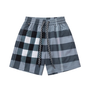 Shorts Burberry de lujo para hombre, estilo casual, holgados, elásticos, impermeables, a cuadros, para vacaciones en la playa. - Product Image 4