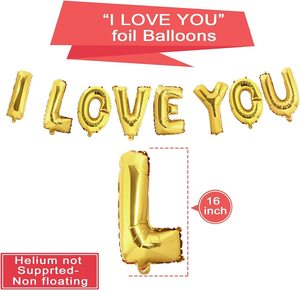 Je t'aime Ensemble de ballons et de ballons en forme de cœur Pétales de rose Proposition de mise en page de décoration de fête de la Saint-Valentin