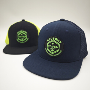 Gorra Snapback Ajustable de 6 Paneles con Visera Plana, Estilo Moderno Unisex en Blanco y Negro con Logotipo Personalizado y Parche de Goma - Product Image 4