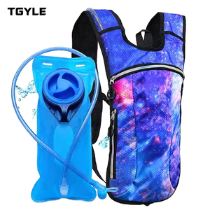 Sac à dos d'hydratation avec poche à eau <span class=keywords><strong>de</strong></span> 2 L, léger et isolant, idéal pour les festivals, les raves, la randonnée et l'escalade - Product Image 1