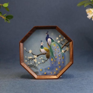 Ornement de table en bois brodé avec un motif de <span class=keywords><strong>pie</strong></span> porte-bonheur - Décoration de bureau exquise faite à la main - Product Image 6