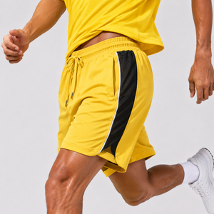 Fabricant de shorts de course et de basketball personnalisés, shorts d'entraînement athlétiques à séchage rapide avec doublure en mesh sur les côtés pour les équipes - Product Image 5