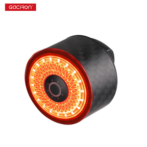 Lanterna Traseira Inteligente para Bicicleta GACIRON LOOP-100, Luz de Segurança Traseira Magnética em Fibra de Carbono, Luz Traseira Inteligente Óptica 3D, IPX6 - Product Image 1