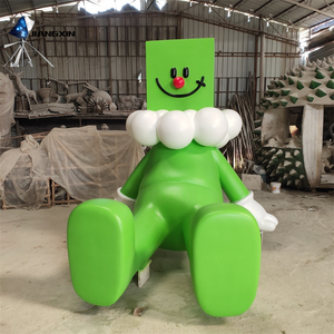 Escultura de personaje de FRP-Figura verde sonriente medio tendida con cabeza cuadrada y pose juguetona para centros de entretenimiento familiar - Product Image 4