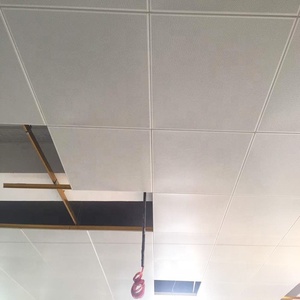 Foshan Export Carreaux de <span class=keywords><strong>plafond</strong></span> acoustiques suspendus <span class=keywords><strong>Faux</strong></span> <span class=keywords><strong>plafond</strong></span> en métal perforé <span class=keywords><strong>pour</strong></span> la décoration intérieure - Product Image 2