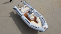 Bateau pneumatique de luxe 520 de 17 pieds, design moderne, fond rigide en fibre de verre, fabriqué en Chine
