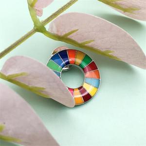 Broche de los Objetivos de Desarrollo Sostenible de las Naciones Unidas, Pin Geométrico, Adorno, Insignia de Esmalte con Efecto de Goteo de Aceite - Product Image 3