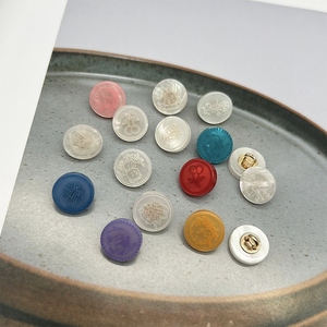 Nhà Máy 18L Khắc Nhựa Động Vật Nhỏ Hoa Mô Hình Trang Trí Đường May Khóa Laser Khắc Nhựa Nút Nút Thẳng - Product Image 1