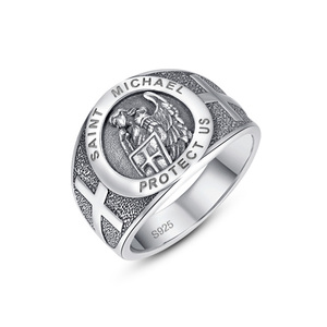 Venta caliente joyería 925 plata esterlina oxidada grabado palabra Cruz San Miguel anillo - Product Image 1