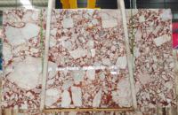 Marbre naturel Calacatta Rouge, base blanche de luxe, veines de breccia rouge bordeaux, imperméable et durable, pour villas, salons et salles à manger