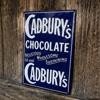 Plaque murale décorative rectangulaire en métal émaillé vintage Cadbury Chocolate, bleu foncé, avec motif 3D en relief personnalisé, pour café et restaurant